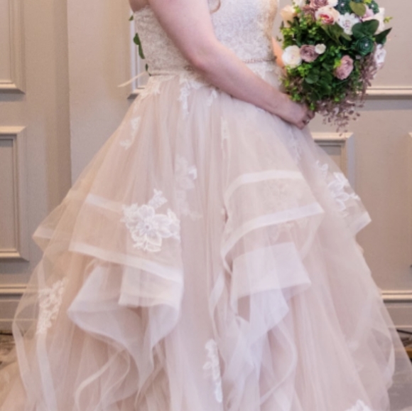 Stunning wedding dress - Picture 5 of 7